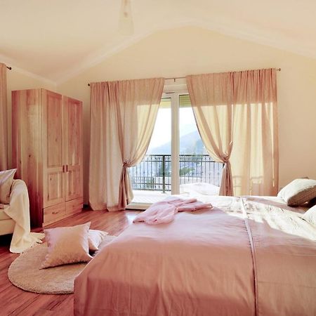 Villa Sun Palace With Luxury 5 Bedroom Villa And Amazing Panoramic Sea Views Mimice Exterior photo