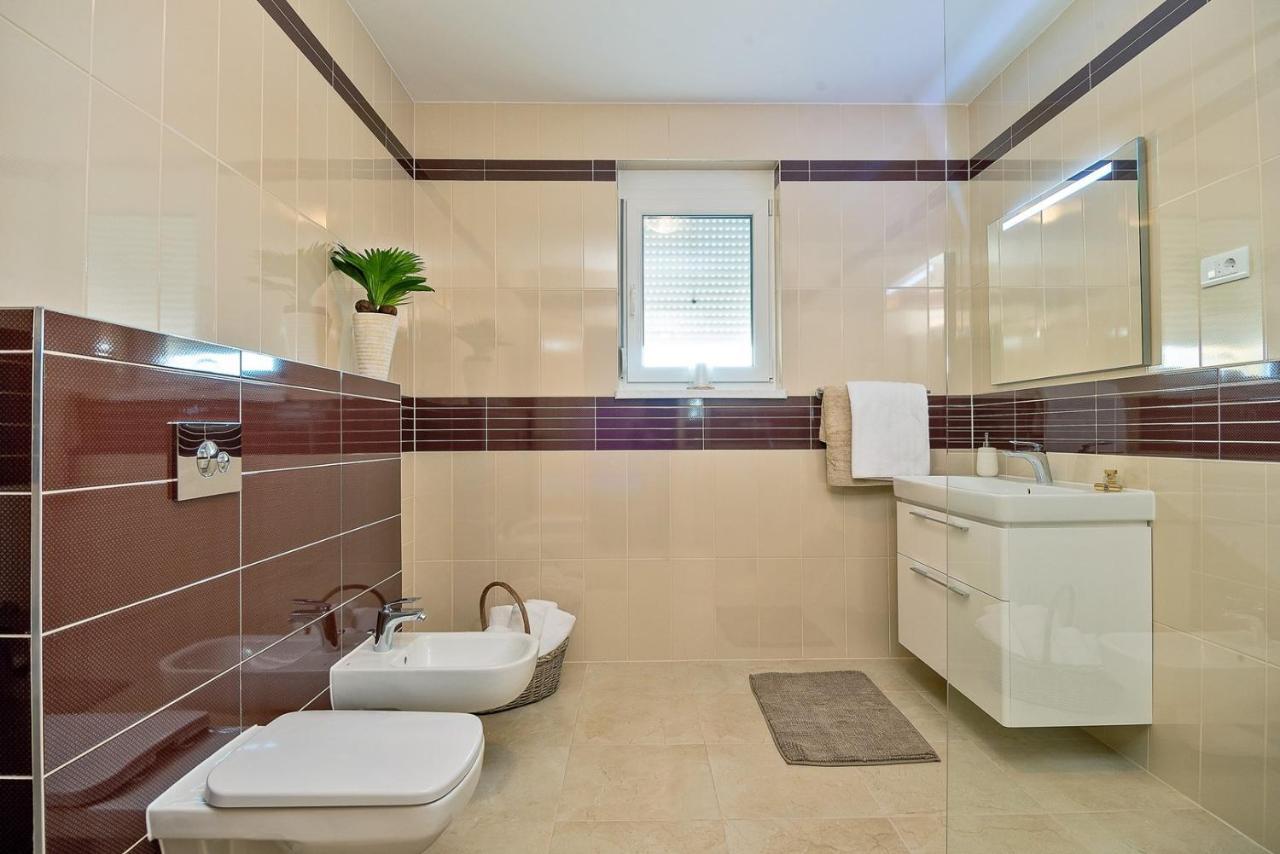 Villa Sun Palace With Luxury 5 Bedroom Villa And Amazing Panoramic Sea Views Mimice Exterior photo